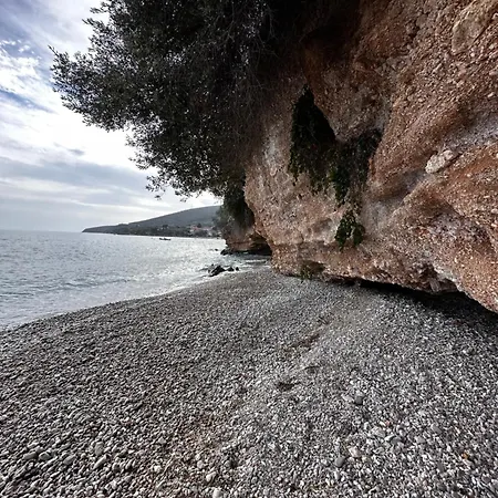 Luxury House 2 * Xiropigado