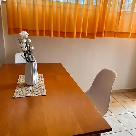 Luxury House 2 * Xiropigado